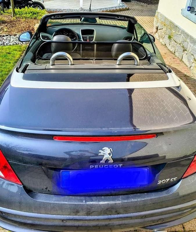 Gebraucht Peugeot 207 CC Active 156 PS (114 kW) 2012 Cabrio