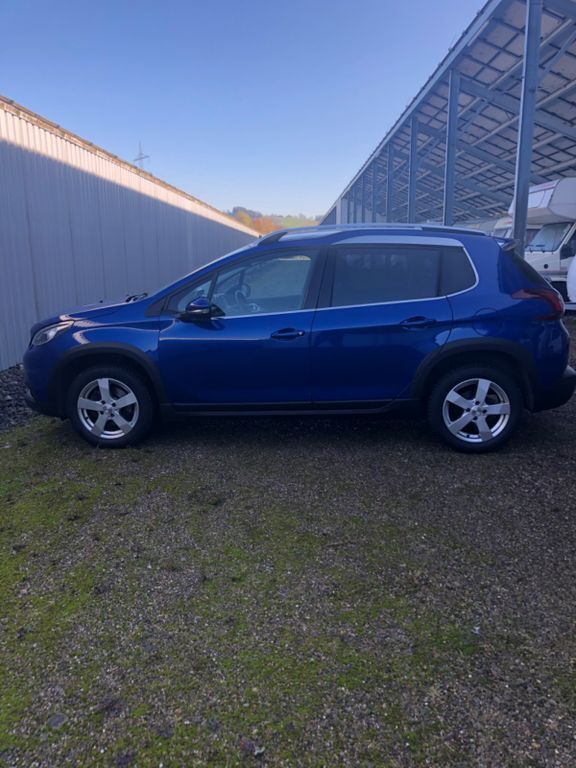 Blau Gebraucht 2019 Peugeot 2008 Allure SUV | 12.500 € (Guter Preis) - Bild 1/4