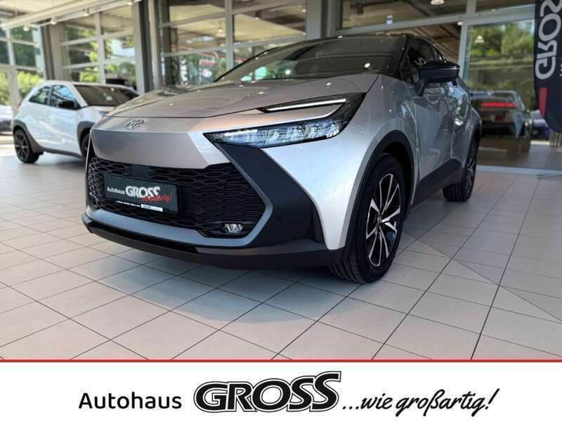 1l0)/ black (202) (silber Neu 2024 Toyota C-HR Team SUV | 32.992 € (Fairer Preis) - Bild 1/4