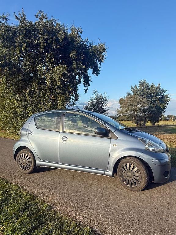 Blau Gebraucht 2009 Toyota Aygo Kleinwagen | 2.100 € (Fairer Preis) - Bild 1/4