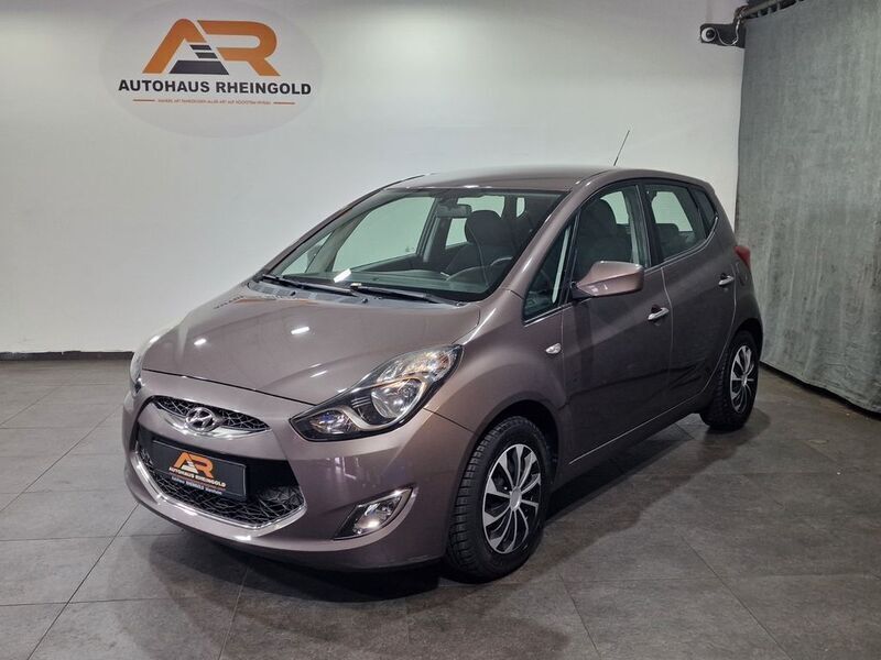 Grau Gebraucht 2012 Hyundai ix20 Trend Van / Kleinbus | 11.999 € (Etwas zu teuer) - Bild 1/4