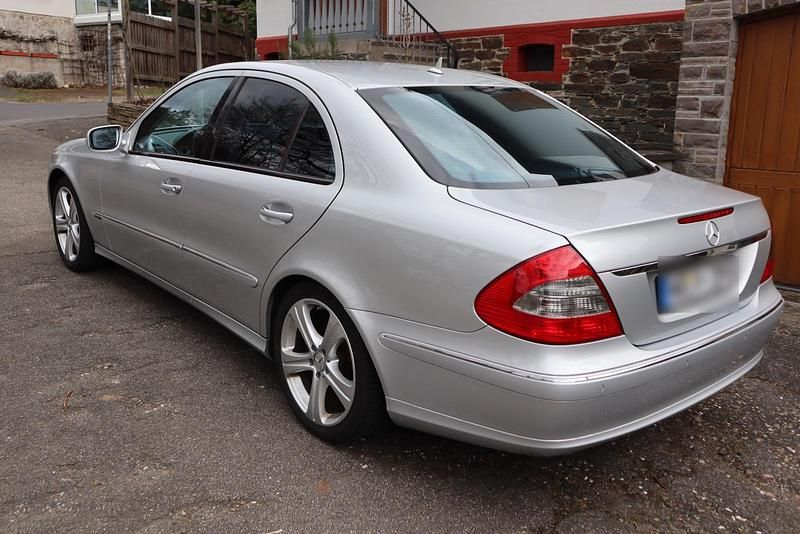 Gebraucht Mercedes E320 Avantgarde 224 PS (164 kW) 2006 Silber Limousine