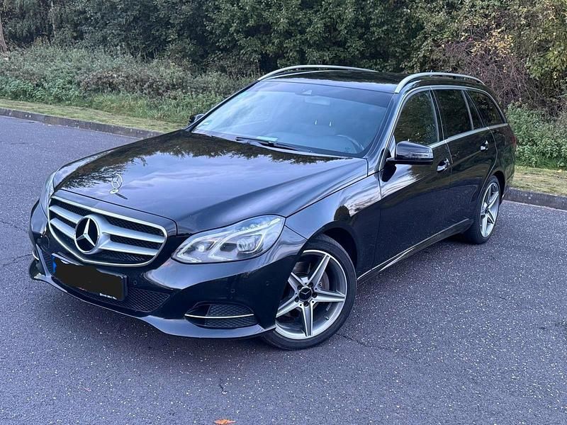 Schwarz Gebraucht 2014 Mercedes E350 AMG Kombi | 14.650 € (Fairer Preis) - Bild 1/4