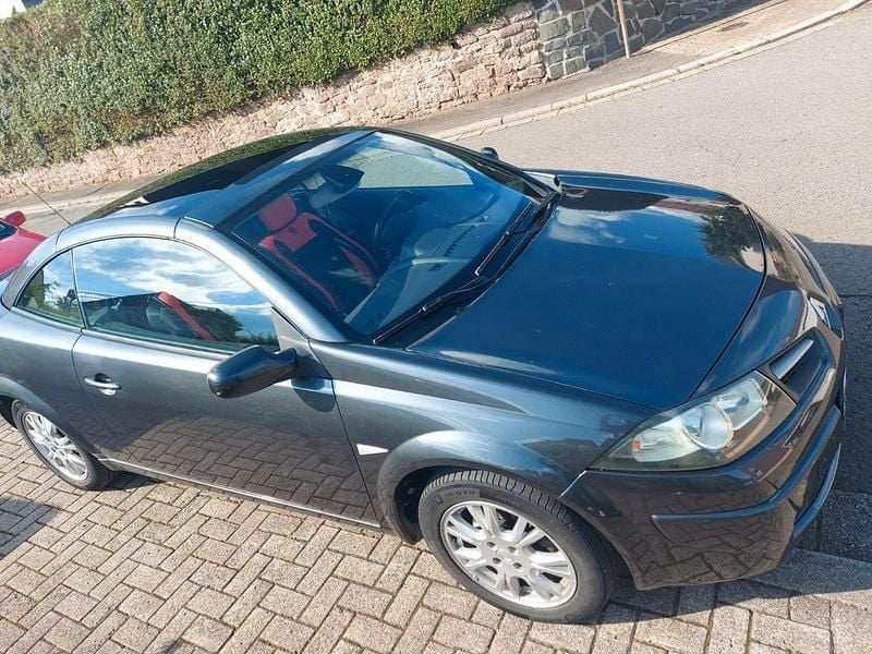 Grau Gebraucht 2010 Renault Mégane Cabriolet Luxe Cabrio | 3.450 € (Superpreis) - Bild 1/4