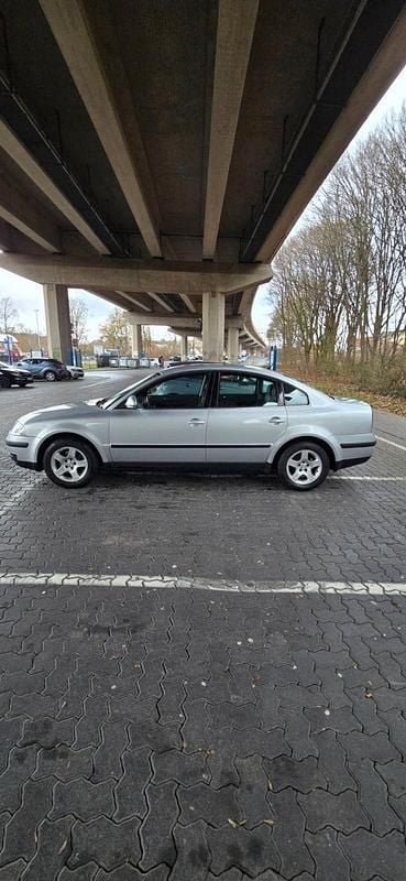 Gebraucht VW Passat Trendline 131 PS (96 kW) 2004 Grau Limousine