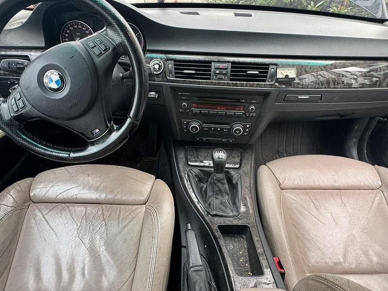 Gebraucht BMW 320 177 PS (130 kW) 2009 Blau Kombi