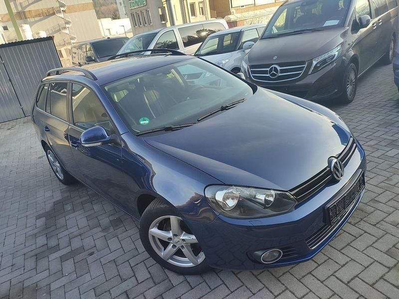 Gebraucht VW Golf VI Match 105 PS (77 kW) 2013 Blau Kleinwagen