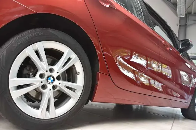 Używany BMW 218 Advantage 140 KM (102 kW) 2019 Czerwony Minivan