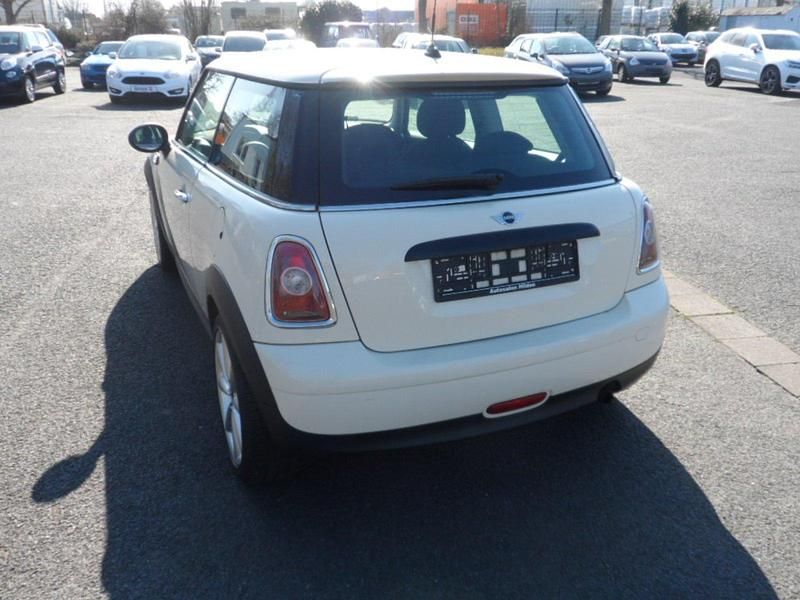 Gebraucht Mini Cooper 75 PS (55 kW) 2009 Weiß Kleinwagen