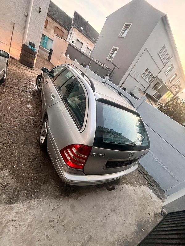 Gebraucht Mercedes C180 143 PS (105 kW) 2005 Grau Kombi