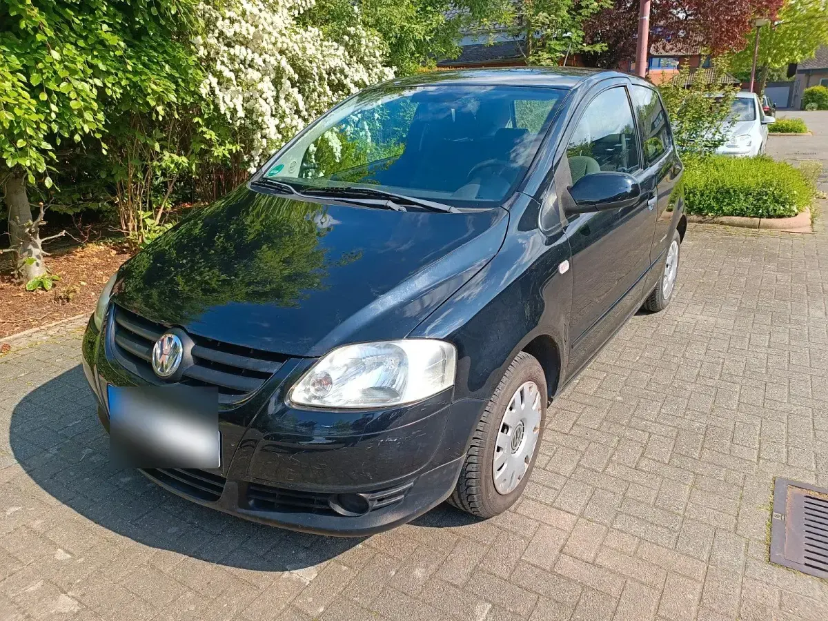 Gebraucht VW Fox 54 PS (39 kW) 2009 Schwarz Kleinwagen