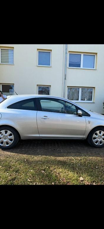 Gebraucht Opel Corsa 87 PS (63 kW) 2010 Silber Kleinwagen