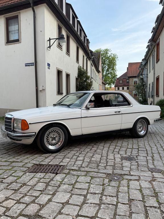 Gebraucht Mercedes 230 109 PS (80 kW) 1978 Weiß Coupé