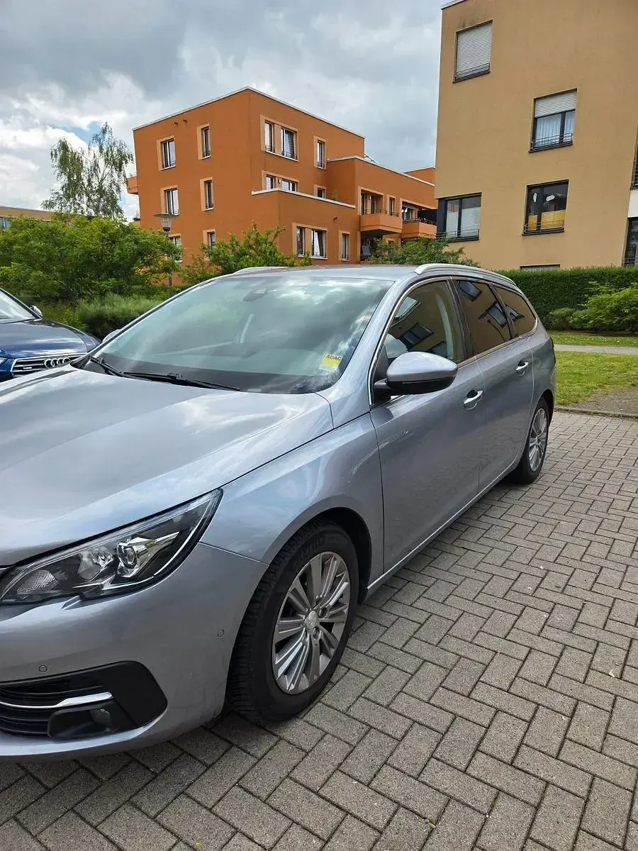 Gebraucht Peugeot 308 Allure 131 PS (96 kW) 2021 Grau Kombi