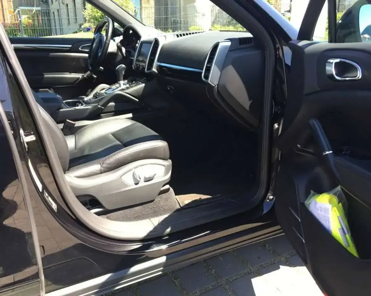 Gebraucht Porsche Cayenne 245 PS (180 kW) 2012 Schwarz SUV