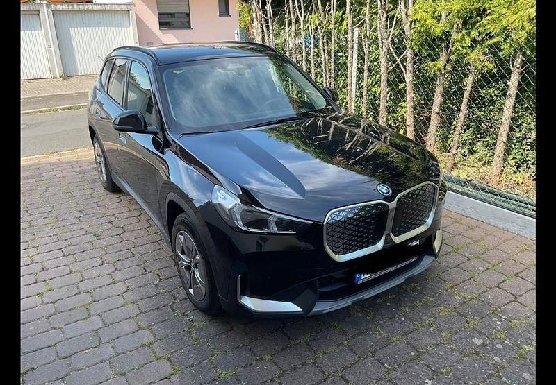 Schwarz Gebraucht 2024 BMW iX1 SUV | 35.600 € (Superpreis) - Bild 1/4