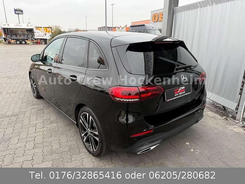 Gebraucht Mercedes B180 116 PS (85 kW) 2020 Schwarz Kleinwagen