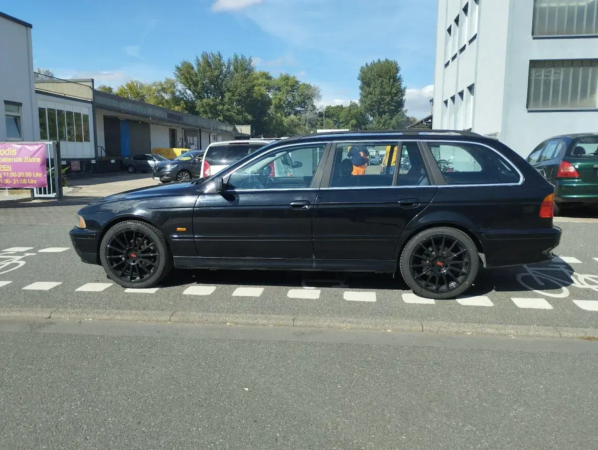 Gebraucht BMW 525 192 PS (141 kW) 2001 Schwarz Kombi