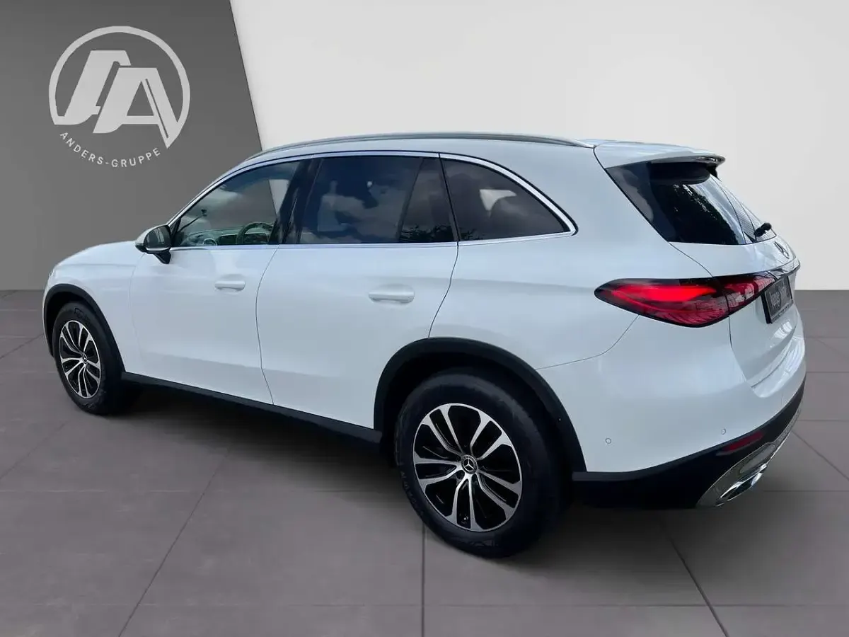 Gebraucht Mercedes GLC220 Avantgarde 197 PS (144 kW) 2024 Polarweiss SUV