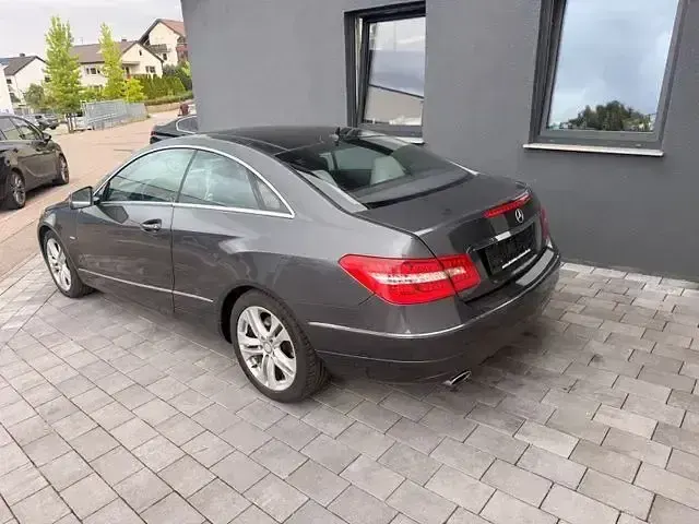Gebraucht Mercedes E350 Avantgarde 231 PS (169 kW) 2011 Grau Coupé