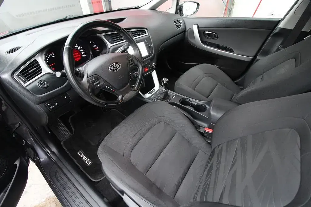 Occasion Kia Ceed 99 ch (72 kW) 2018 Gris Citadine