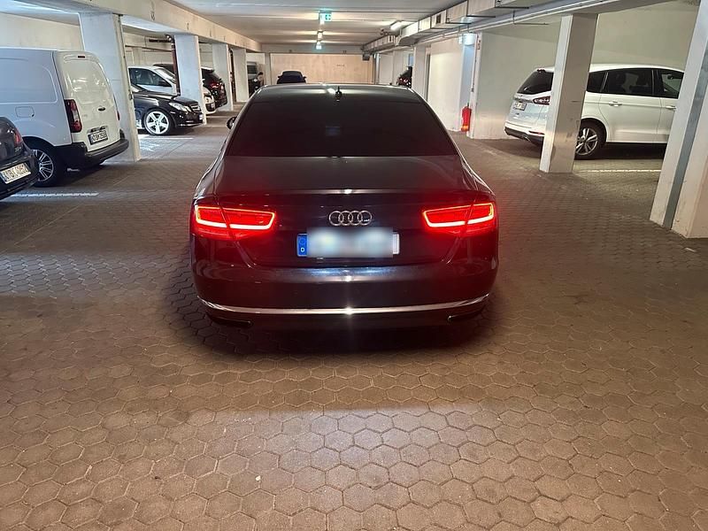 Second-hand Audi A8 2011 Negru Berlinǎ