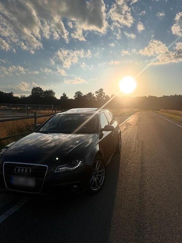 Grau Gebraucht 2010 Audi A4 Kombi | 7.500 € (Fairer Preis) - Bild 1/4
