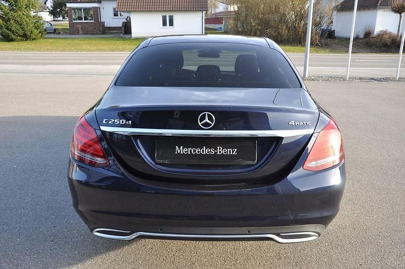 Gebraucht Mercedes C250 204 PS (150 kW) 2017 Blau Limousine