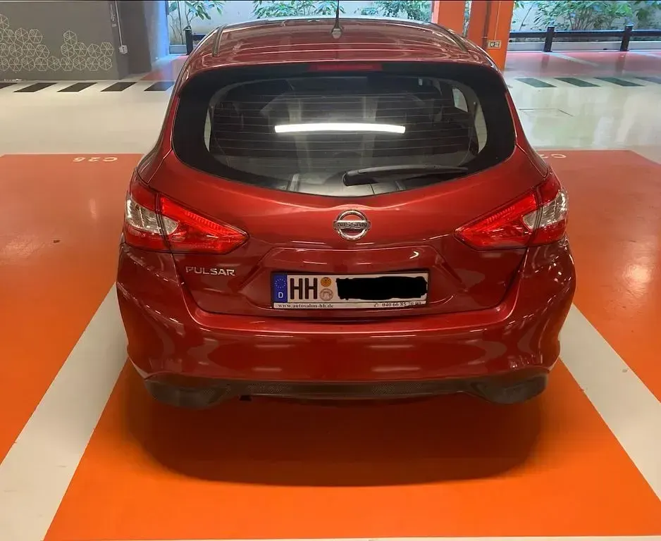 Gebraucht Nissan Pulsar Tekna 116 PS (85 kW) 2014 Rot Kleinwagen