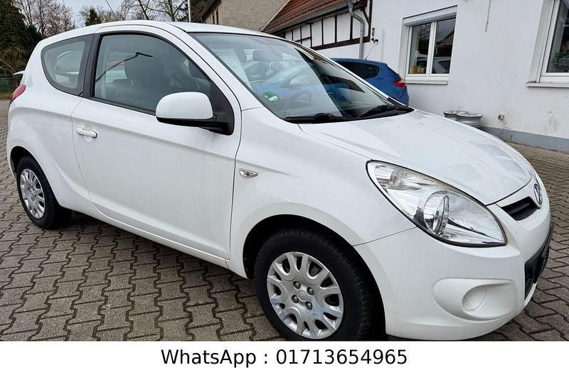 Gebraucht Hyundai i20 77 PS (56 kW) 2011 Weiß Kleinwagen