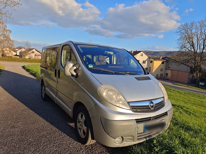 Gebraucht Opel Vivaro 114 PS (83 kW) 2006 Silber Van / Kleinbus