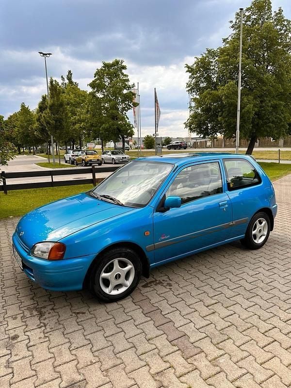 Blau Gebraucht 1997 Toyota Starlet Kleinwagen | 2.650 € - Bild 1/2