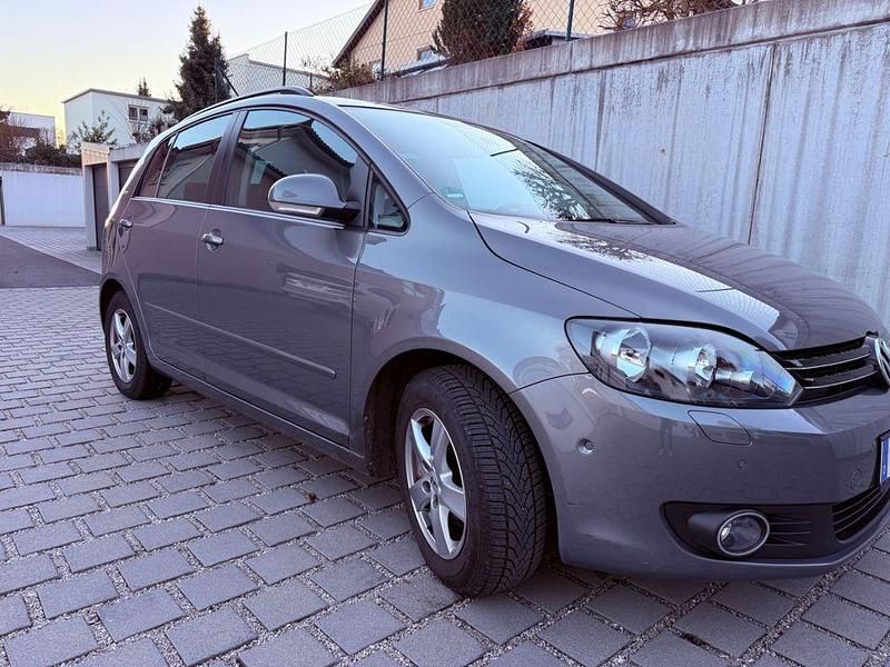 Grau Gebraucht 2010 VW Golf Plus Cross Comfortline Van / Kleinbus | 5.950 € (Fairer Preis) - Bild 1/4