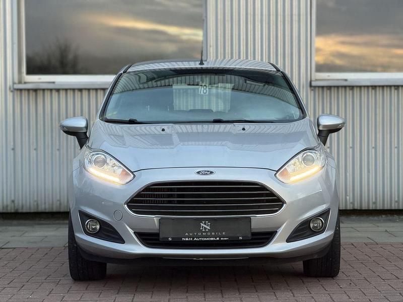 Gebraucht Ford Fiesta Titanium 125 PS (91 kW) 2017 Polarsilber metallic Limousine