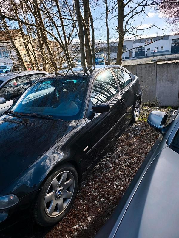 Gebraucht BMW 318 143 PS (105 kW) 2001 Schwarz Kleinwagen