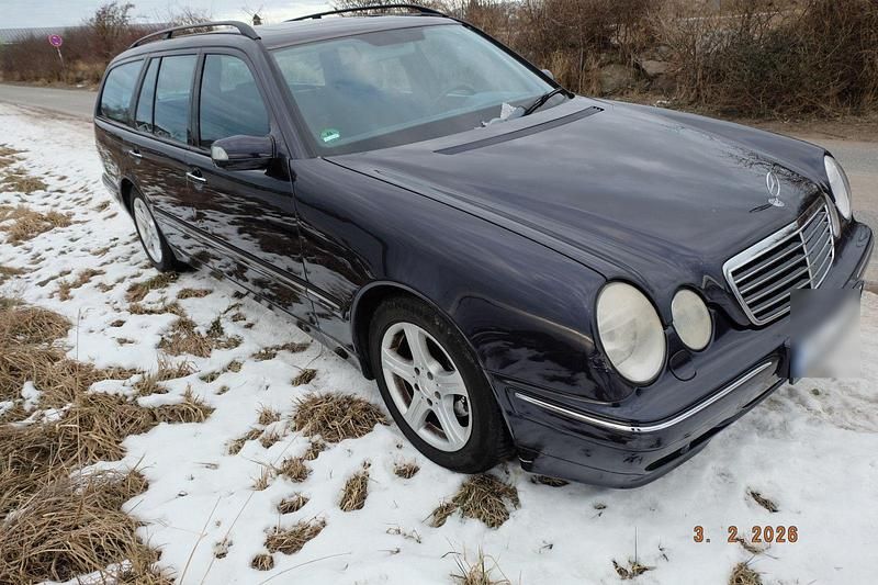 Gebraucht Mercedes E220 Avantgarde 143 PS (105 kW) 2002 Kombi