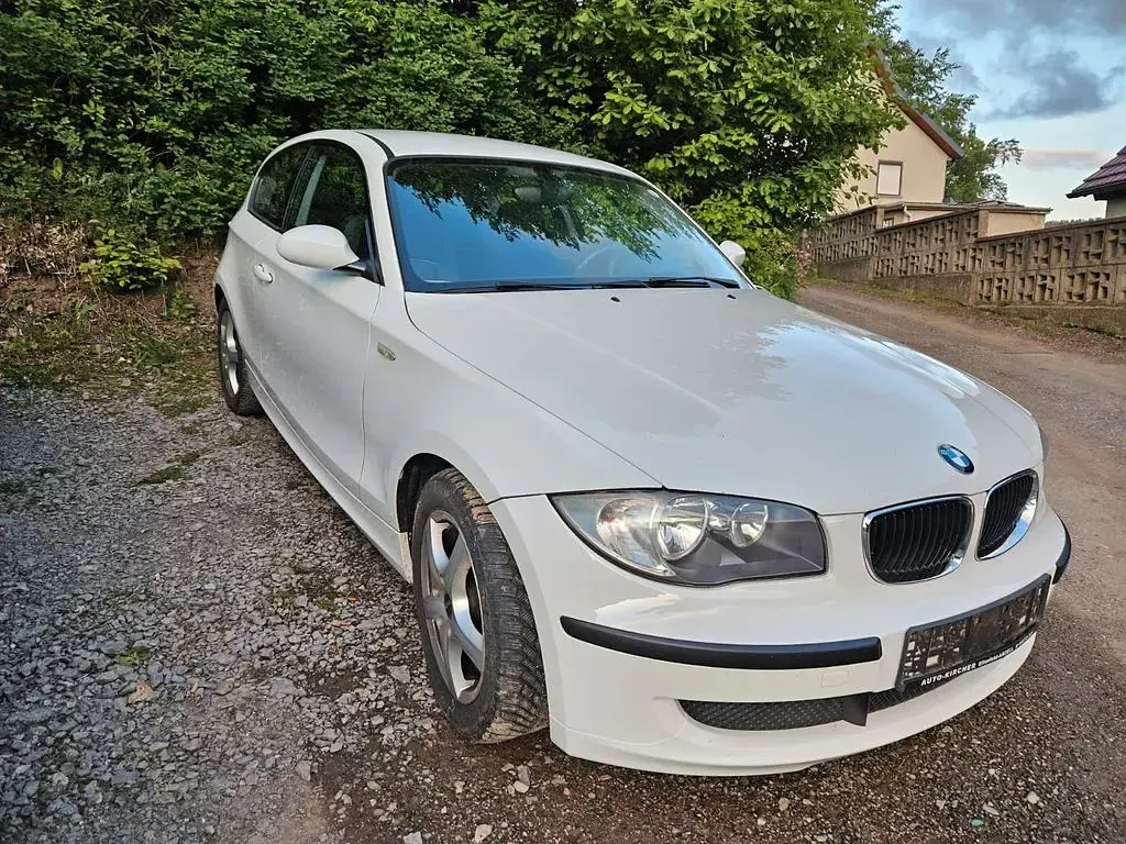 Gebraucht BMW 116 122 PS (89 kW) 2009 Weiß Kleinwagen