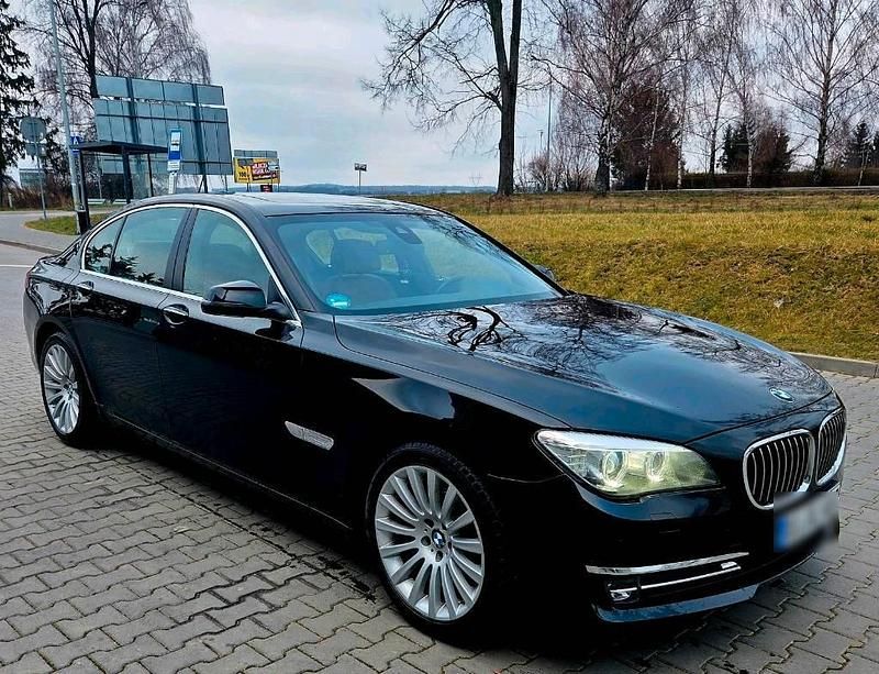 Second-hand BMW 730 258 CP (189 kW) 2014 Negru Berlinǎ