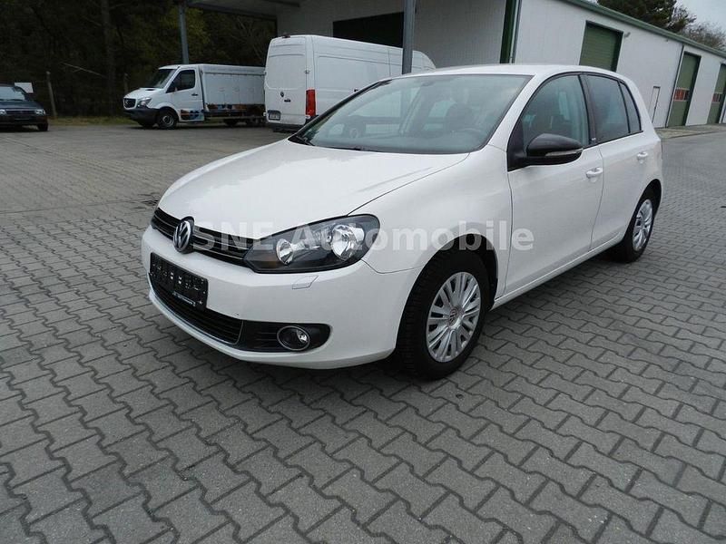 Gebraucht VW Golf VI Style 105 PS (77 kW) 2011 Weiß Kleinwagen
