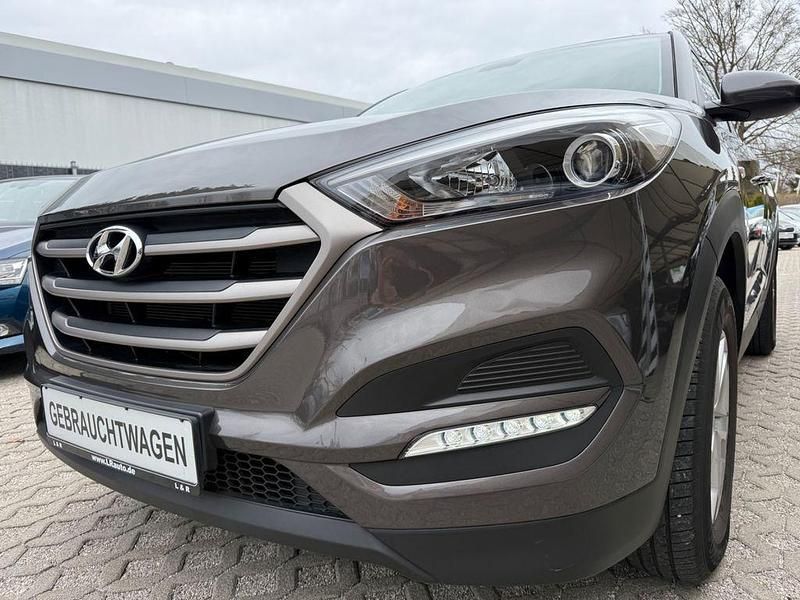 Grau Gebraucht 2017 Hyundai Tucson Classic SUV | 14.600 € (Guter Preis) - Bild 1/4