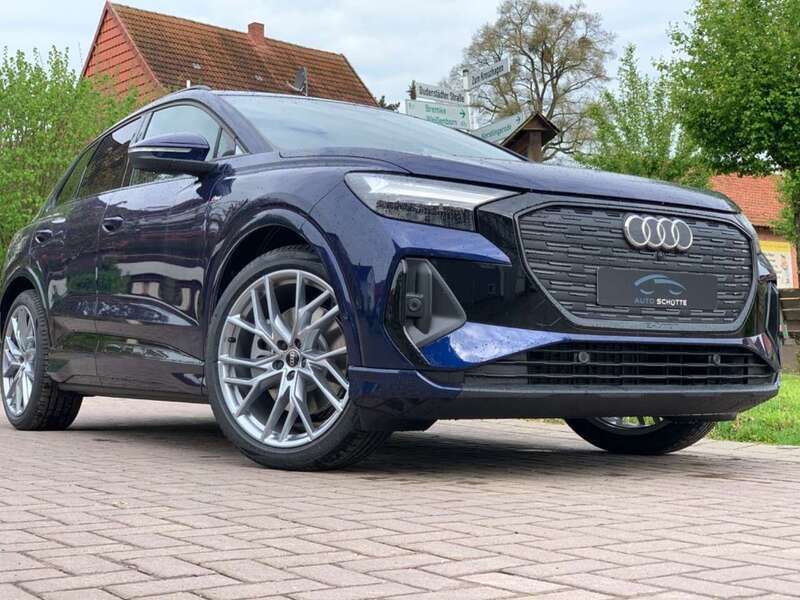 Navarrablau metallic Gebraucht 2024 Audi Q4 e-tron S-Line SUV | 64.900 € - Bild 1/4