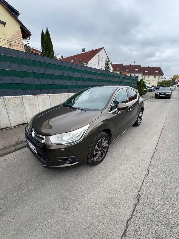Braun Gebraucht 2012 Citroën DS4 Kleinwagen | 1.999 € (Superpreis) - Bild 1/4