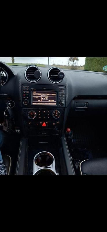 Schwarz Gebraucht 2011 Mercedes ML300 Edition SUV | 12.500 € (Fairer Preis) - Bild 1/2