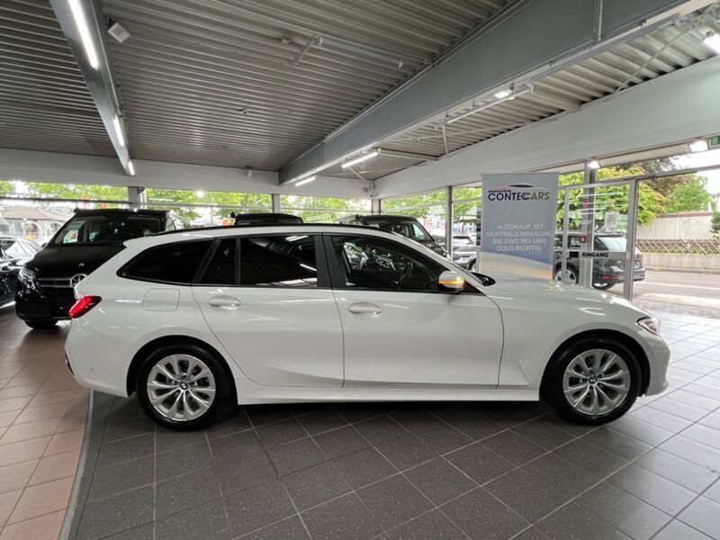 Alpinweiss 3 Gebraucht 2022 BMW 318 Advantage Kombi | 27.950 € (Fairer Preis) - Bild 1/4