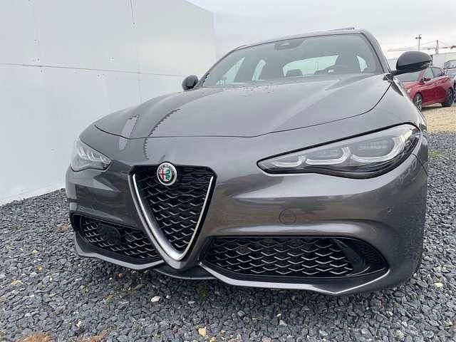 Grau metallic Neu 2024 Alfa Romeo Giulia Ti Limousine | 45.480 € (Fairer Preis) - Bild 1/4