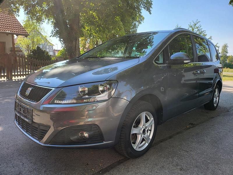Grau Gebraucht 2013 Seat Alhambra Style Van / Kleinbus | 10.900 € - Bild 1/4