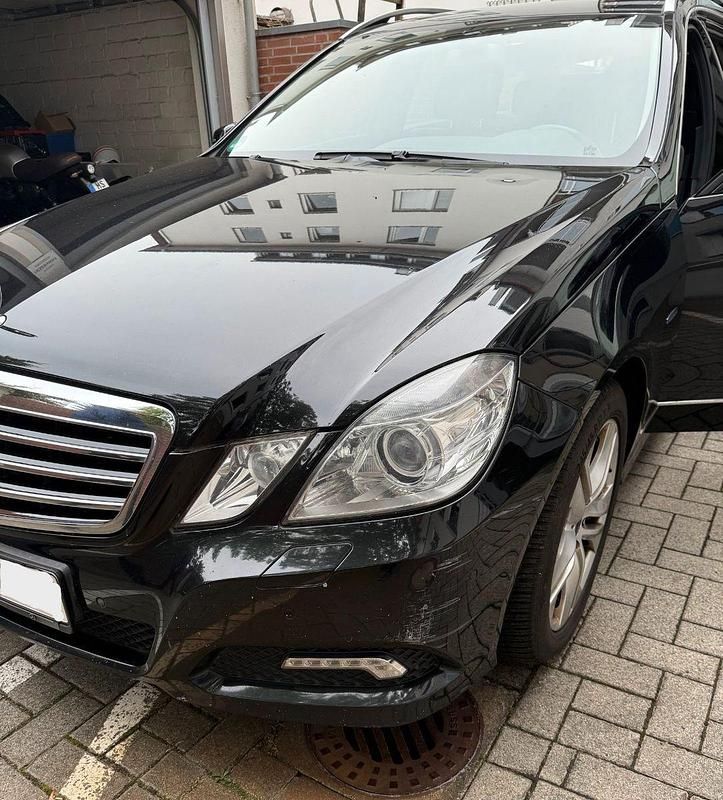 Schwarz Gebraucht 2009 Mercedes E350 Avantgarde Kombi | 6.950 € (Guter Preis) - Bild 1/4