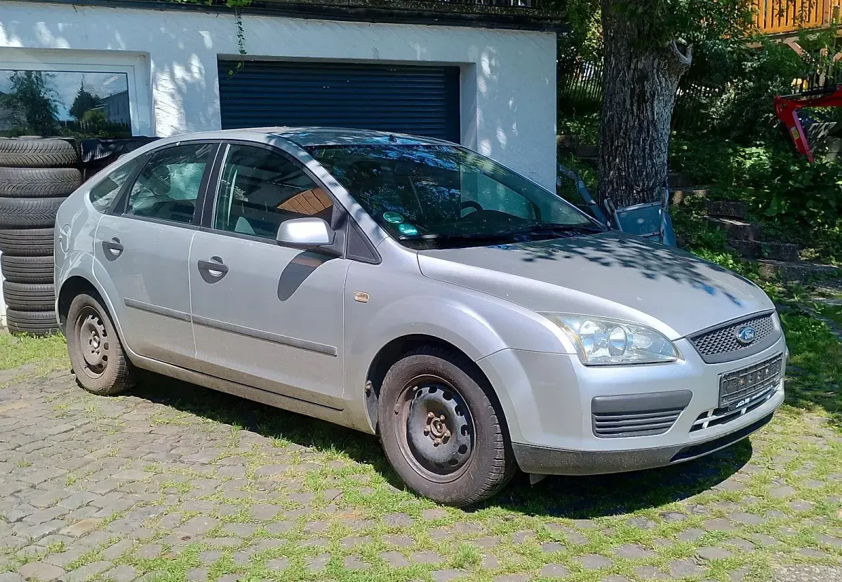 Gebraucht Ford Focus 101 PS (74 kW) 2005 Silber Limousine