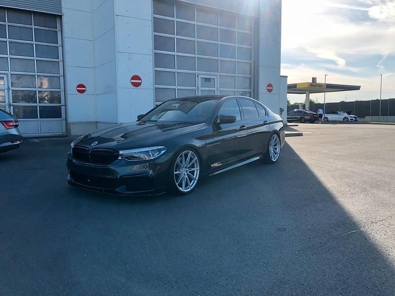 Gebraucht BMW M550 462 PS (339 kW) 2017 Grau Limousine