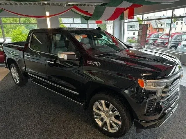 Neu Chevrolet Silverado 426 PS (313 kW) 2026 Schwarz SUV